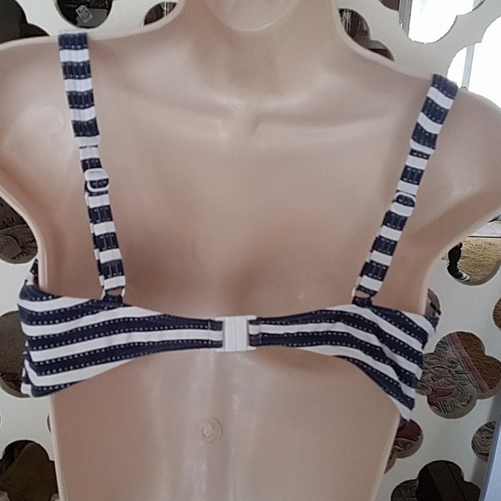 NIP TUCK SWIM TOP - Picture 2 of 5